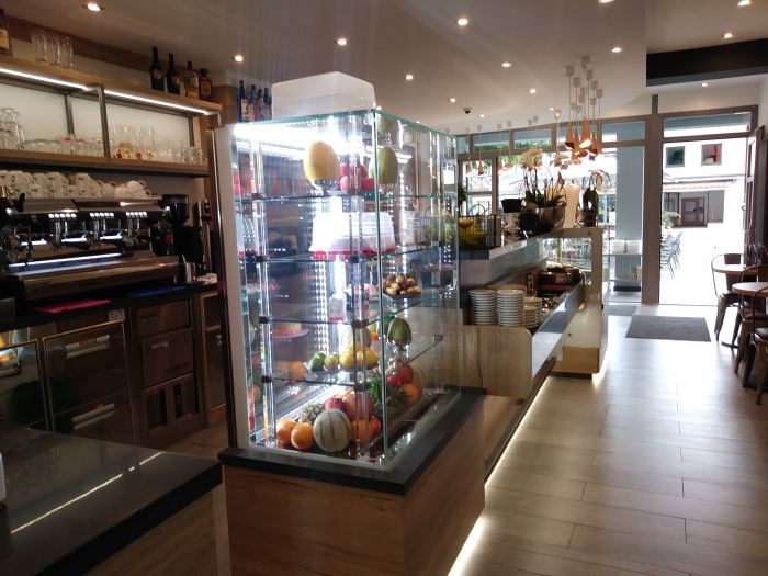 Ice cream and pastry shops