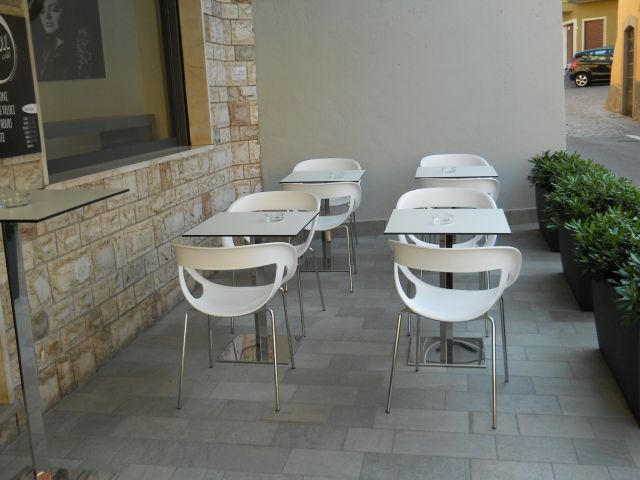 Bars and cafés