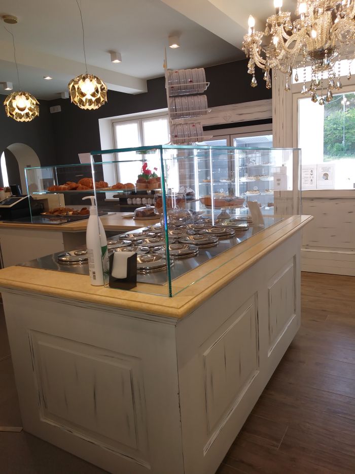 Ice cream and pastry shops