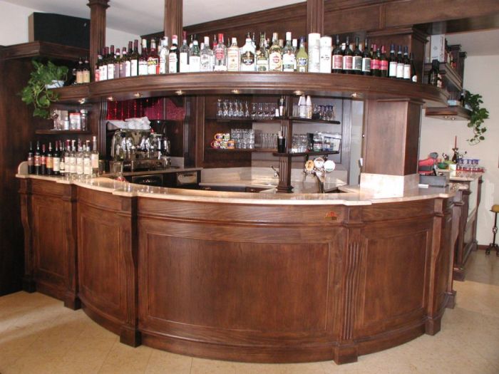 Pubs, wine shops and wine bars
