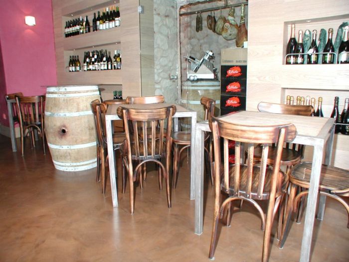Pubs, wine shops and wine bars