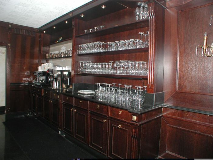 Pubs, wine shops and wine bars