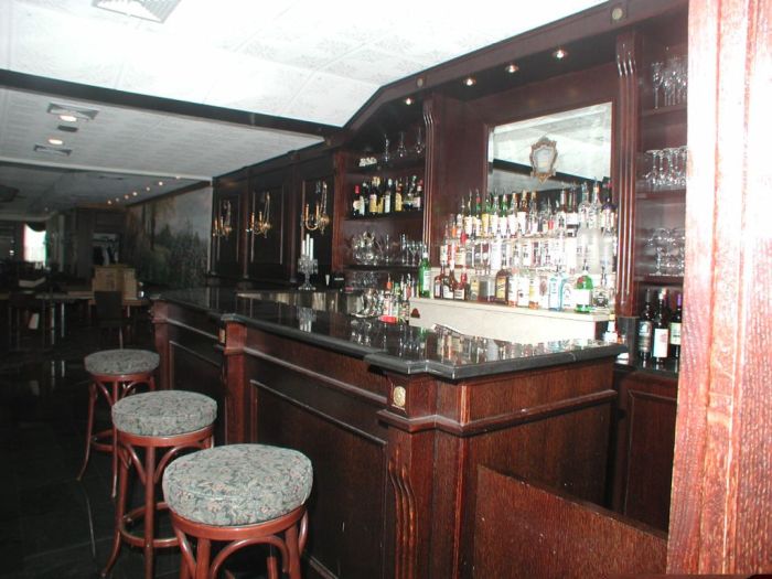 Pubs, wine shops and wine bars