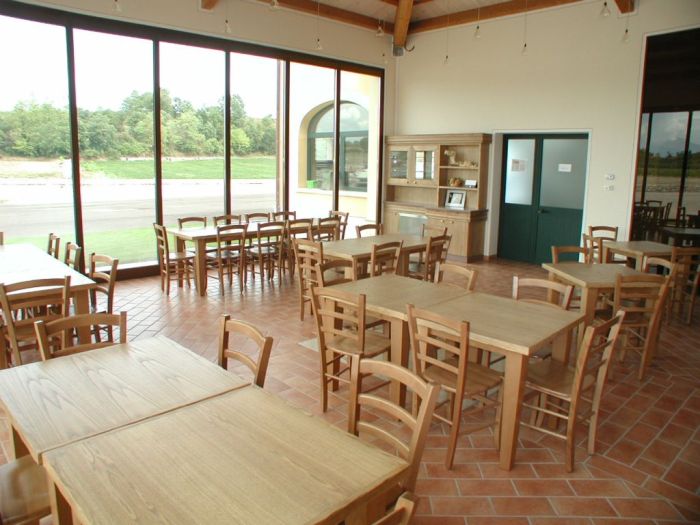 Pubs, wine shops and wine bars