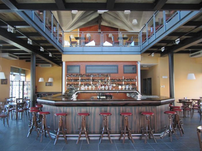 Pubs, wine shops and wine bars