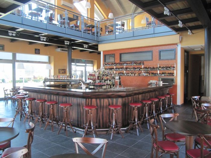 Pubs, wine shops and wine bars