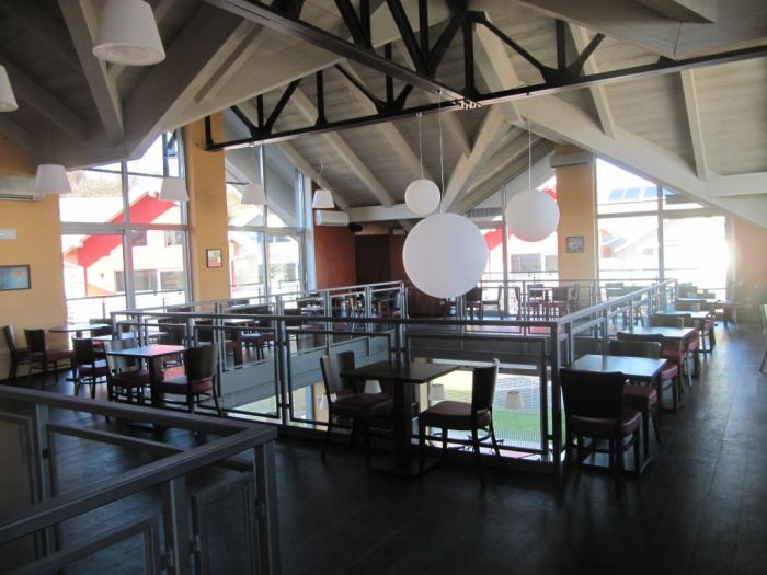 Pubs, wine shops and wine bars