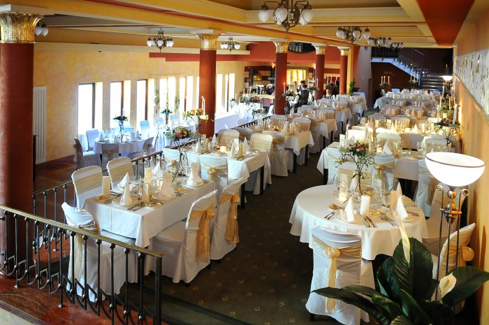 Restaurants and pizzerias