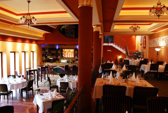 Restaurants and pizzerias