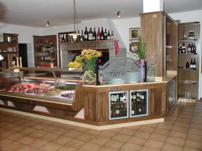 Restaurants and pizzerias
