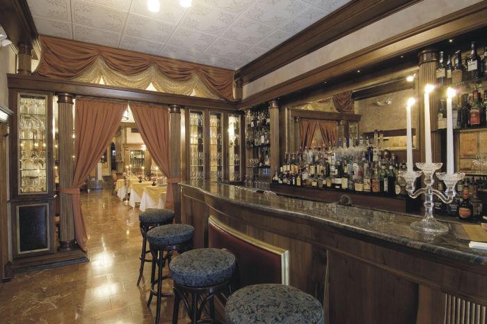Restaurants and pizzerias