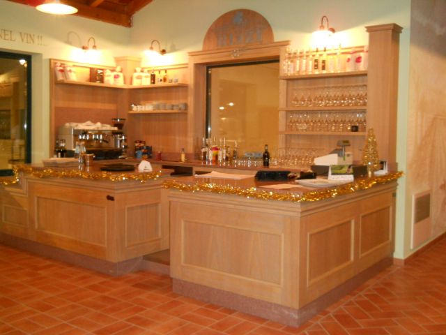 Restaurants and pizzerias