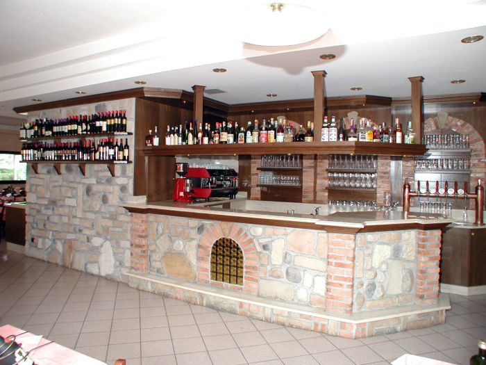 Restaurants and pizzerias