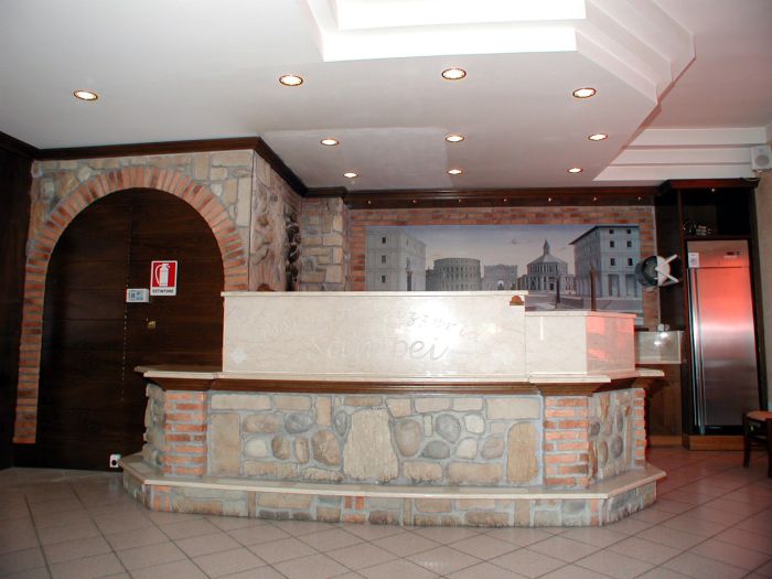 Restaurants and pizzerias