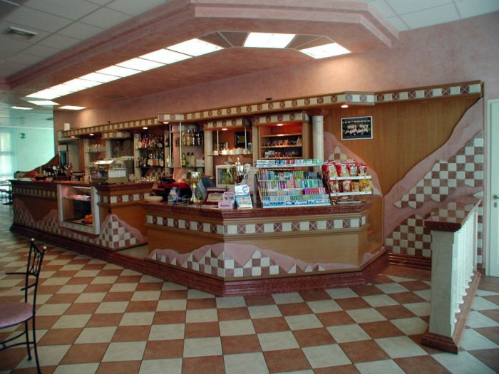 Restaurants and pizzerias
