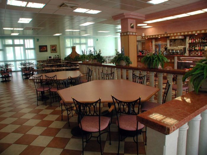 Restaurants and pizzerias