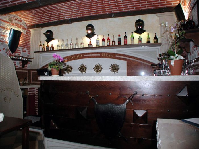 Restaurants and pizzerias