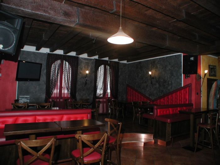 Restaurants and pizzerias