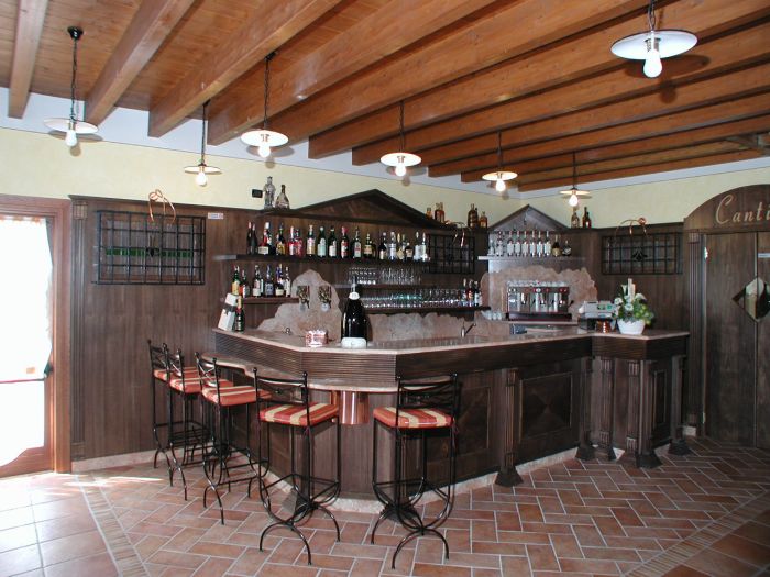 Restaurants and pizzerias
